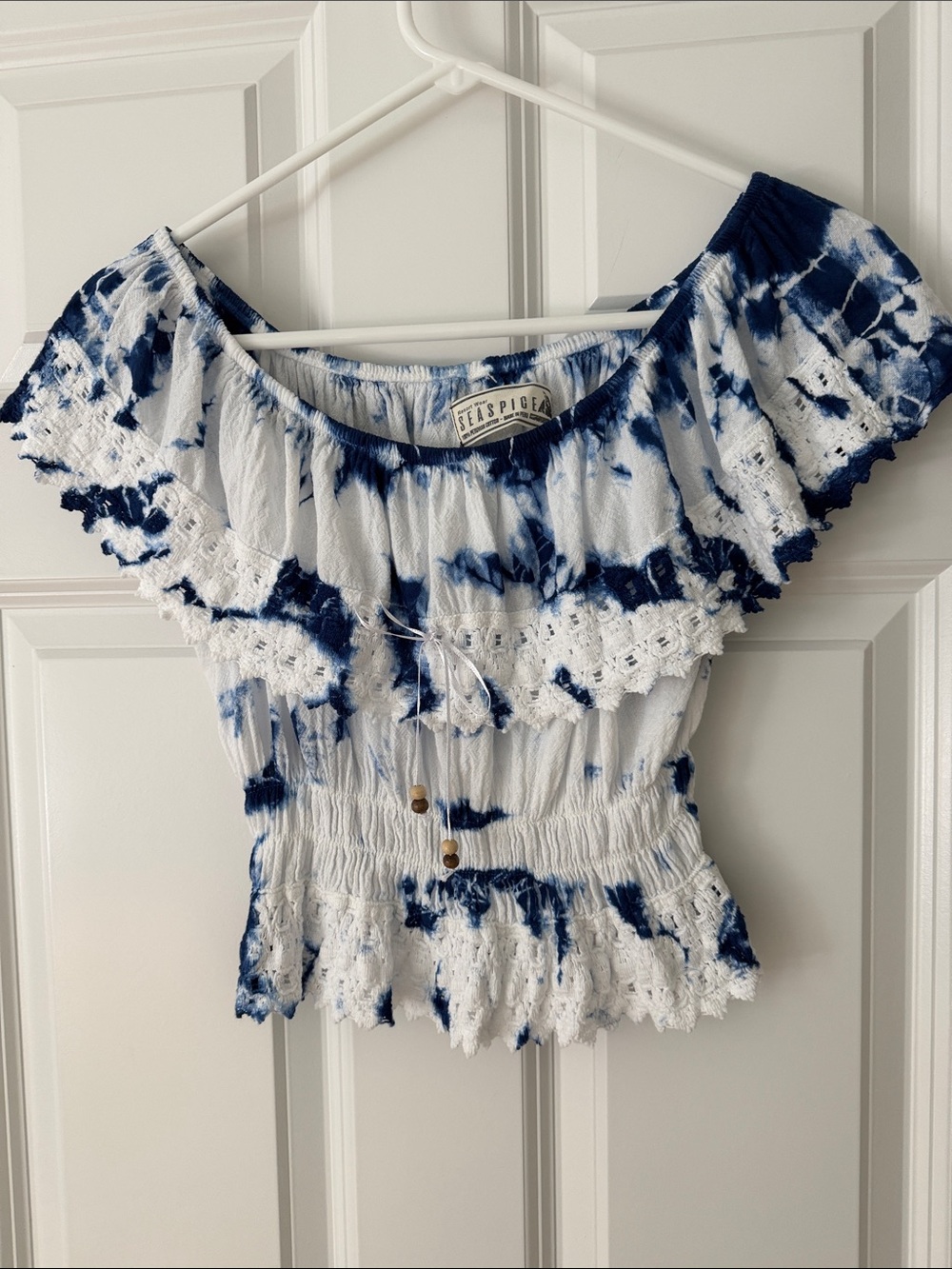 Off-Shoulder Tie-Dye Ruffle Crop Top in Navy and White size large